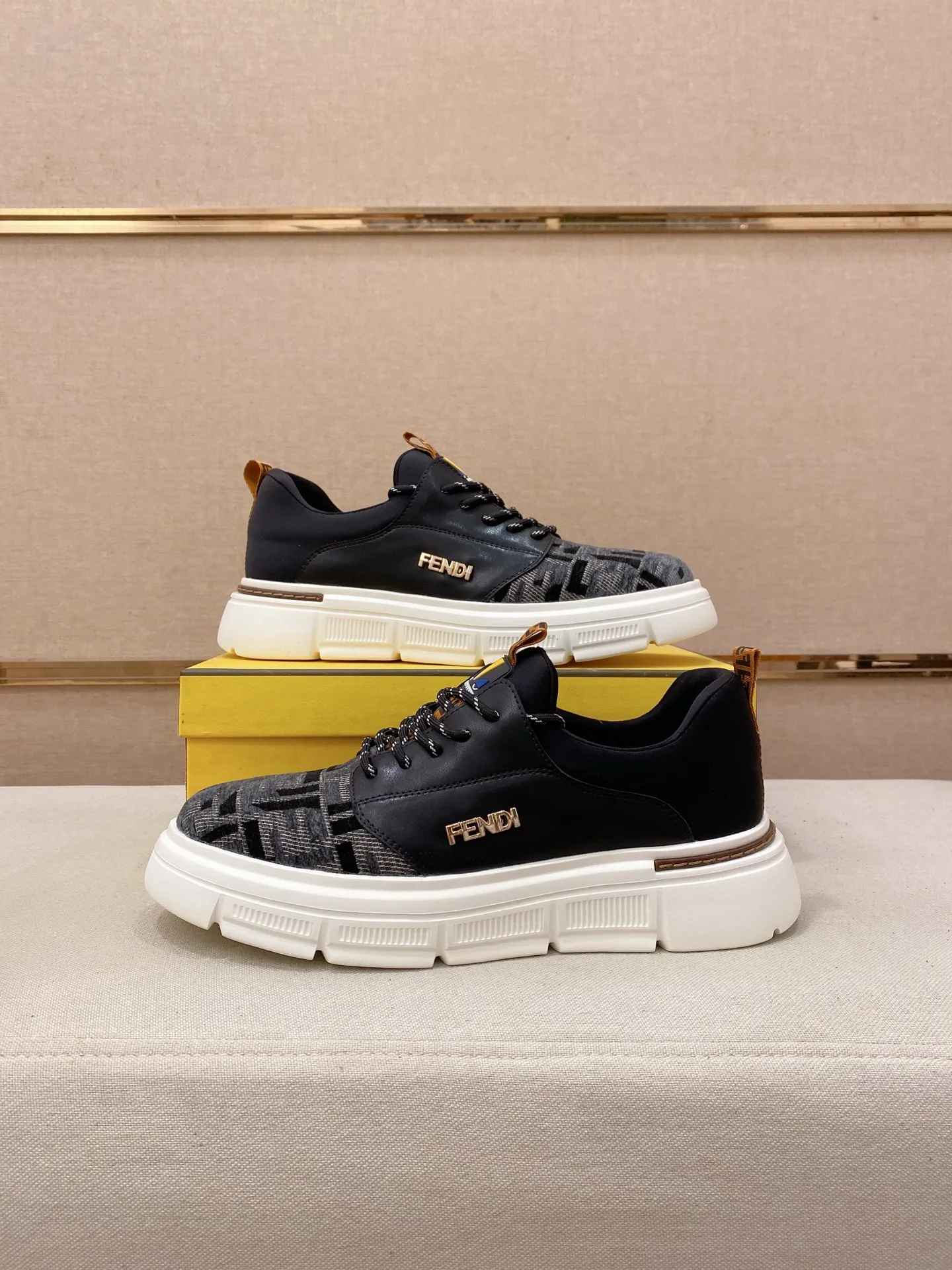 Men's shoes 💰 420💰 (fendi) New style 👊🏻 upper 🇮🇹 imported cowhide fabric 🇩🇪 lining imported sheepskin lining. The original outsole is molded to highlight the identity of every man, and the upper foot is elegant and stable🚶🏻🚶🏻The high-end custom counters reproduce the original version📯No matter the wind or rain, the shoe last remains unchanged and can withstand the verification of time🔍️,🔵 Size: 38-44